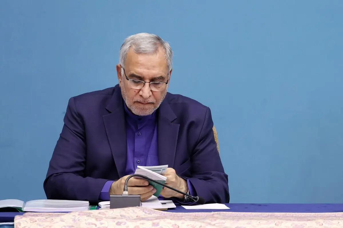 واکنش تند وزیر بهداشت به ماجرای مسمومیت پزشکان در شیراز

