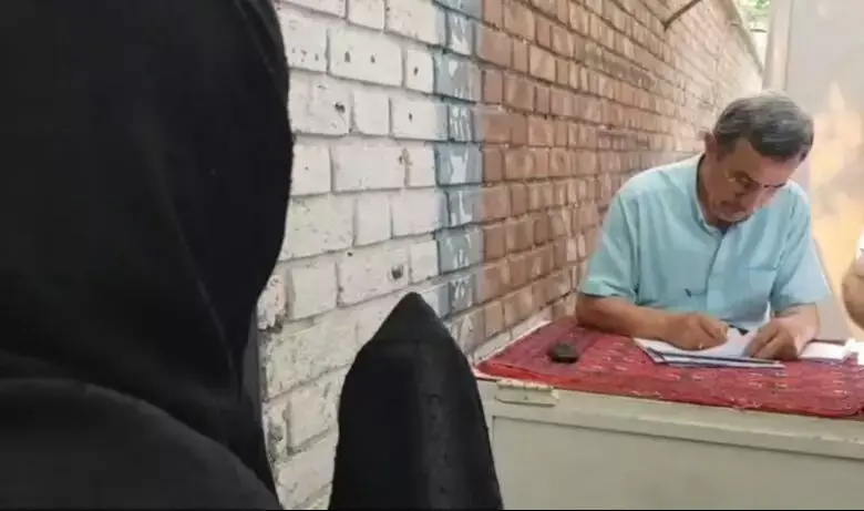احمدی نژاد پس از شایعات درباره حصر آفتابی شد؟+ عکس
