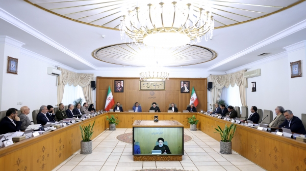 عکس جنجالی از جلسه امروز هیات دولت/ واکنش ظریف به زاکانی و قاضی زاده هاشمی + عکس
