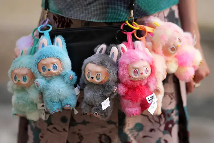 خطرات عروسک لبوبو برای کودکان و نوجوانان