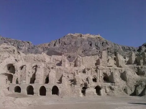 فاجعه در تخت جمشید؛ کوه مقدس تخریب شد
