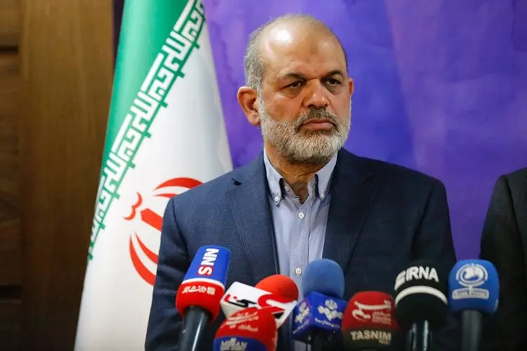 وزیر کشور: کشف حجاب جرم محسوب و با هنجارشکنان برخورد می‌شود

