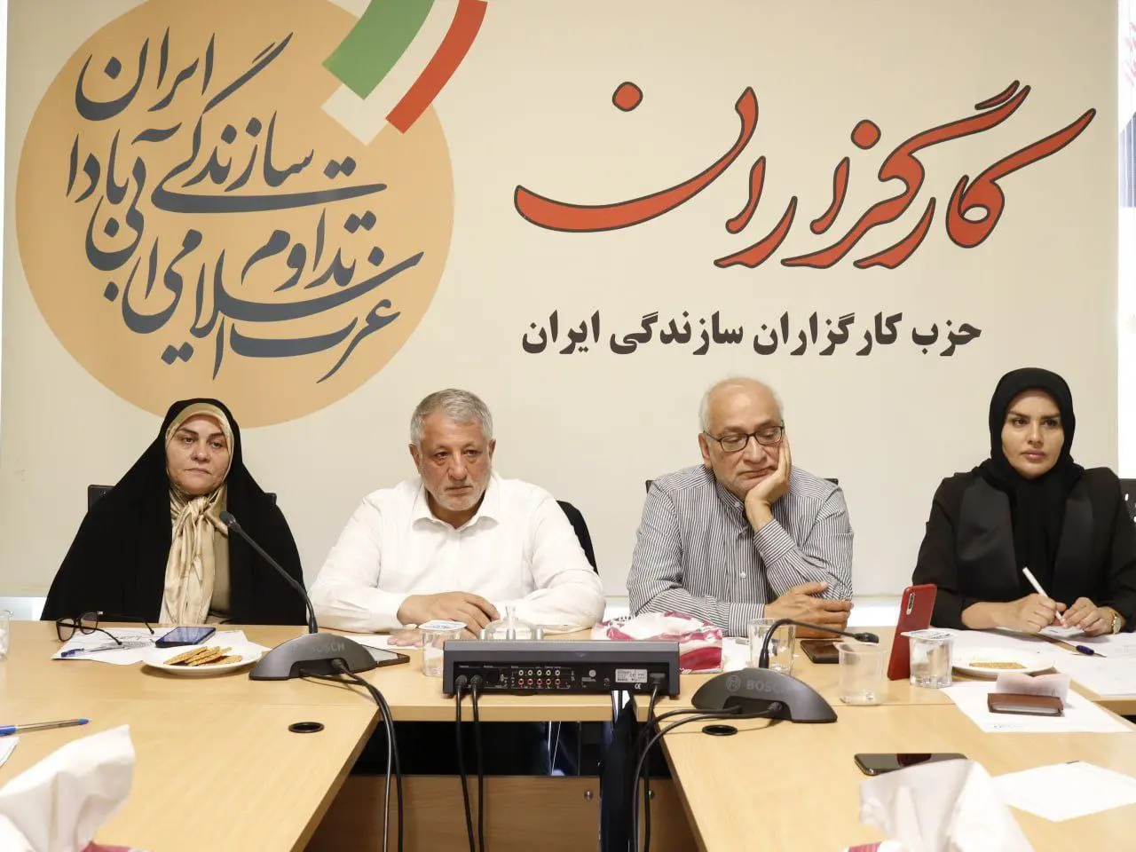 اولین تصویرِ فائزه هاشمی یک روز پس از آزادی، او کجا رفت؟

