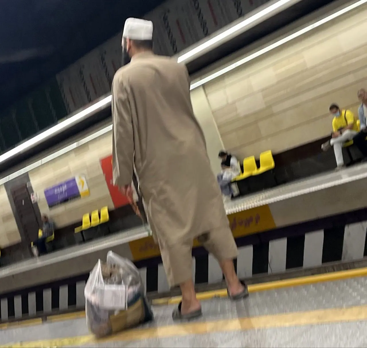 درگیری وحشتناک مسافران افغان در متروی تهران جنجال به پا کرد + عکس

