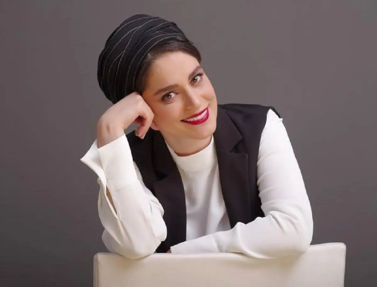 آوازخوانی زیبای غزل شاکری درباره  وطن در خیابان