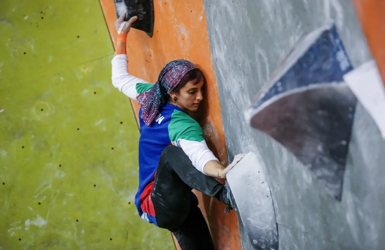 واکنش وزیر ورزش به جنجال حجاب «الناز رکابی» با کلاه و هودی