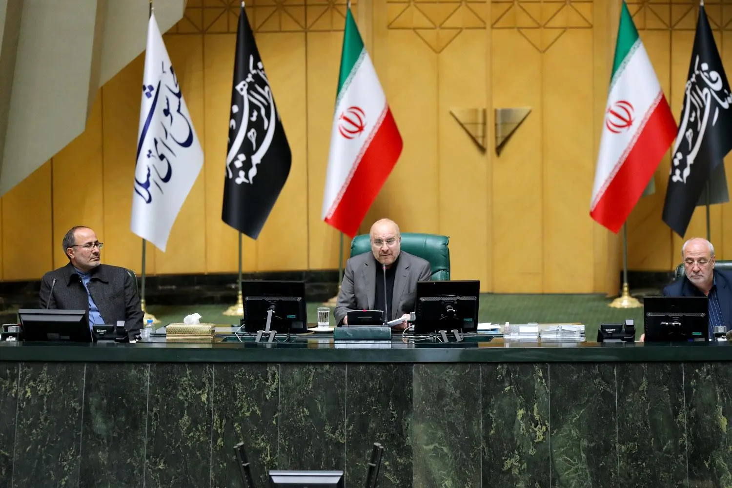 قالیباف: بودجه 1402 بعد از عید بررسی می‌شود
