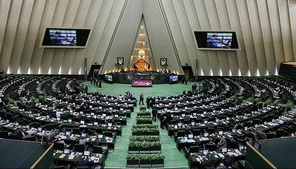 نماینده مجلس: امروز مجلس بین دفن خود و ماندن وزیر یکی را انتخاب می‌کند