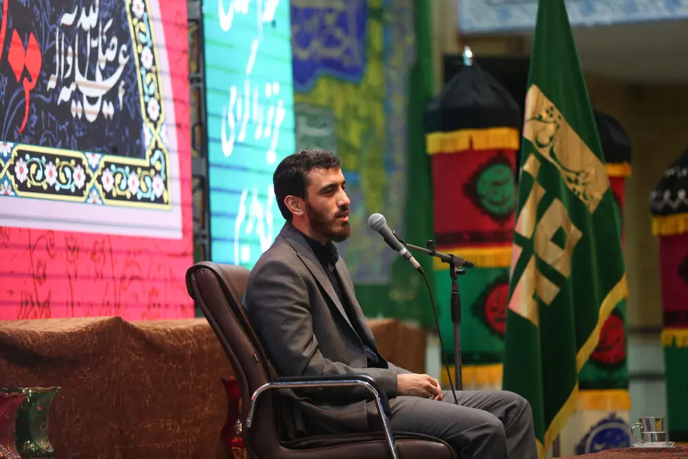 نوحه آتشین مداح مشهور در مصلی تهران بوی جنگ می‌دهد/ویدئو
