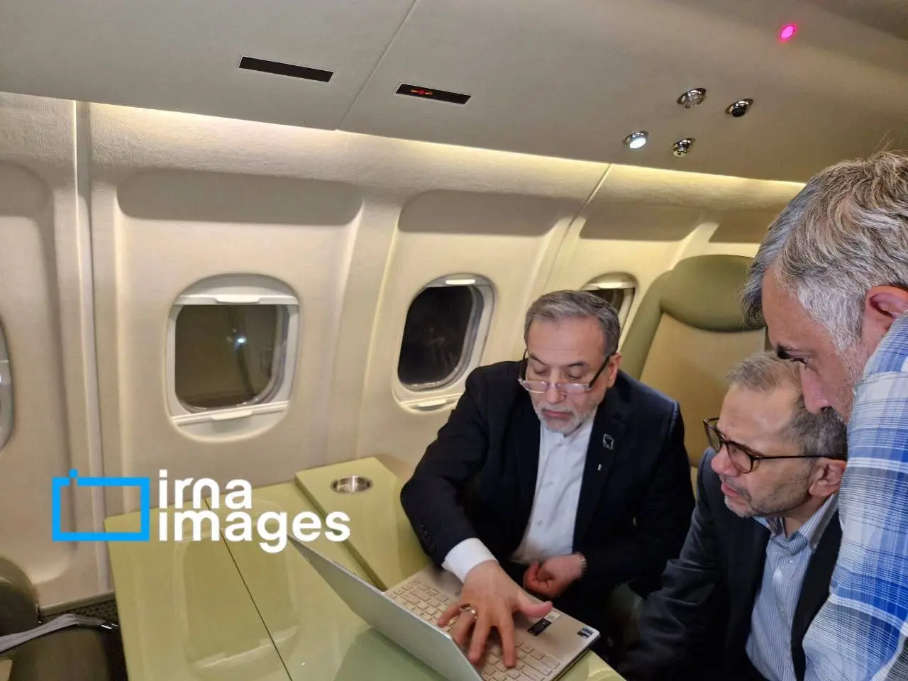 تصویری از تیم مذاکره کننده ایران در مسقط  