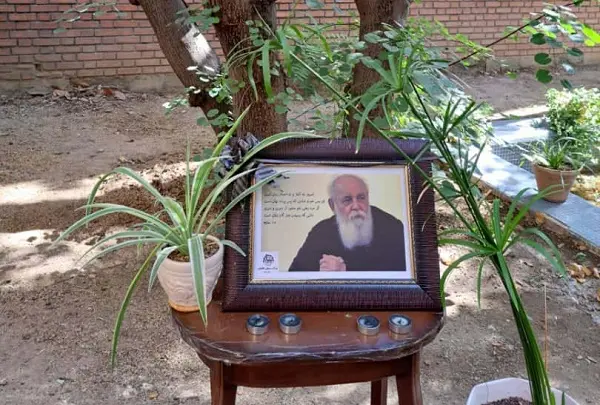 هوشنگ ابتهاج کجا دفن می شود ؟