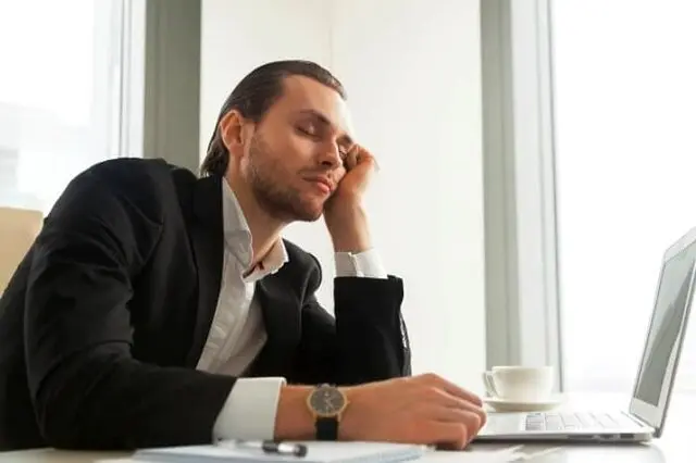 علت افسردگی و خواب‌آلودگی بهاری چیست؟
