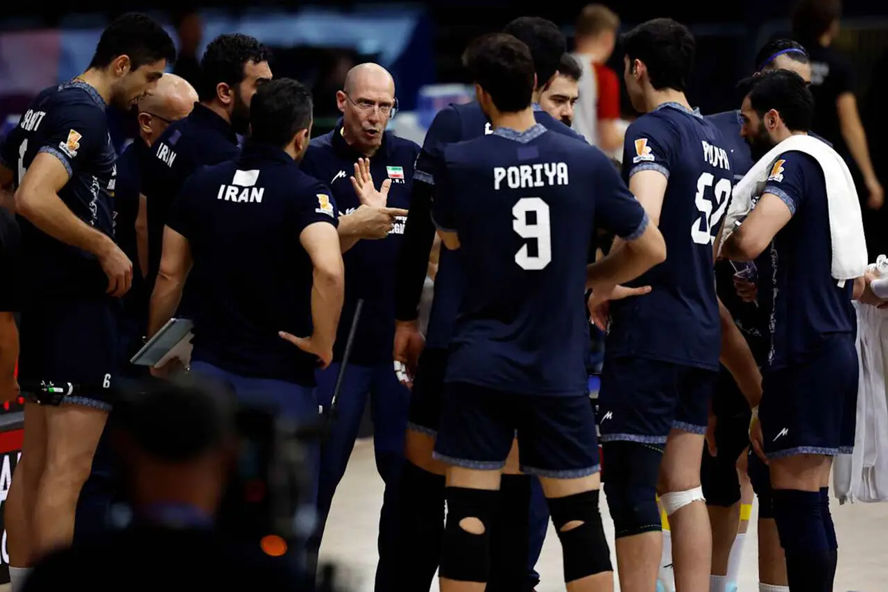 بازیکنان تیم ملی ۲ هفته خانه‌نشین شدند