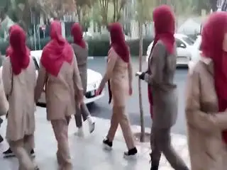 ماجرای  رژه زنان  با لباس مجاهدین خلق در خیابان های تهران! /فیلم
