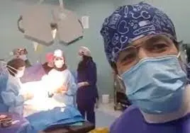 حضور جنجالی وزیر بهداشت و خبرنگار صداوسیما در اتاق زایمان 