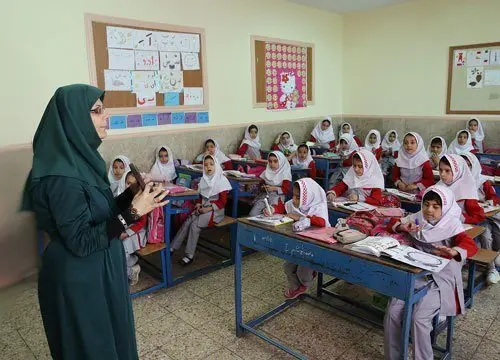 حقوق معلمان در هر رتبه معادل ۸۰ درصد هیئت علمی دانشگاه‌ها می‌شود؟ | حاجی بابایی : طرح مجلس باید تغییر کند