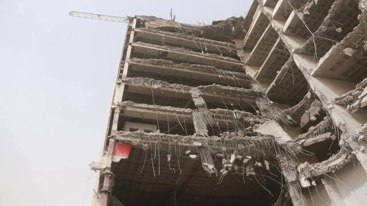 آبادان در سالگرد متروپل |  آبادانی‌ها همچنان منتظر اجرای حکم مقصران متروپل