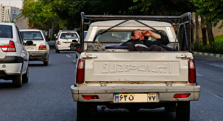 عجیب‌ترین تخت خواب دنیا؛ پشت وانت راحت بخواب! +عکس