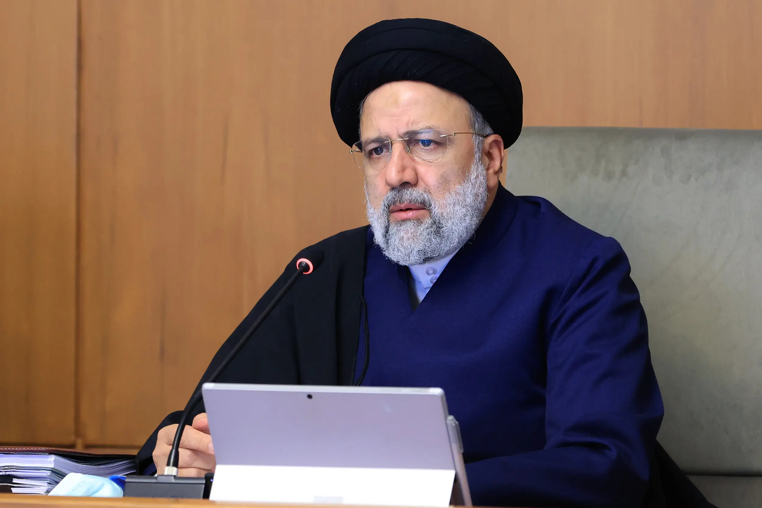 دستور جدید رئیسی درباره پرداخت حقوق کارکنان دولت در سال آینده