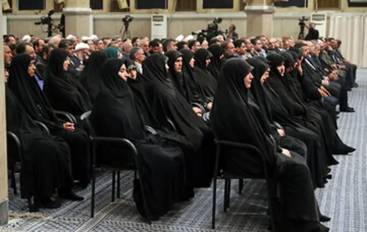 پوشش متفاوت  نماینده زن مجلس در دیدار امروز با رهبر انقلاب + عکس


