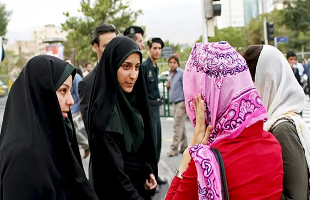  کیهان زندان و شلاق و اعدام برای مروجان بی حجابی کافی نیست؛حساب بانکی شان را هم ببندید

