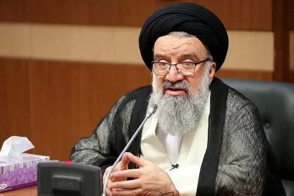 واکنش احمد خاتمی به عمامه پرانی و کشف حجاب