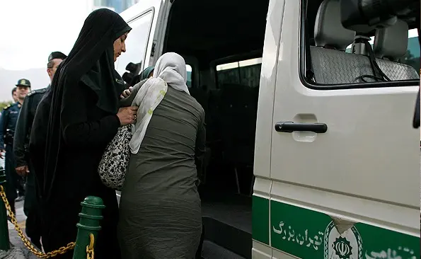 واکنش تند معاون امور زنان روحانی به گشت ارشاد
