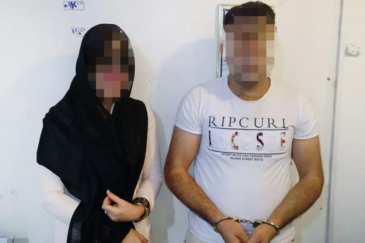 رابطه سیاه زن شوهردار با راننده متاهل در تاکسی لو رفت + عکس
