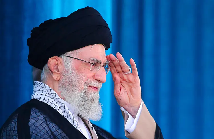 تاثر رهبر انقلاب از حادثه نگران کننده  برای رئیس جمهور 