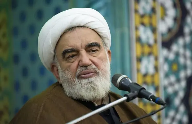 یک روحانی نباید سوار ماشین سلطنتی شود
