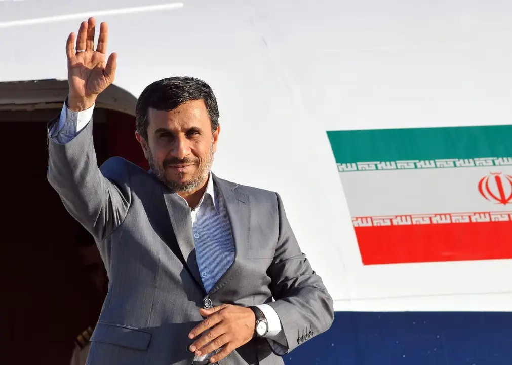 معمای ۱۲‌ساله پژوی احمدی‌نژاد در پارکینگ بهزیستی افشا شد