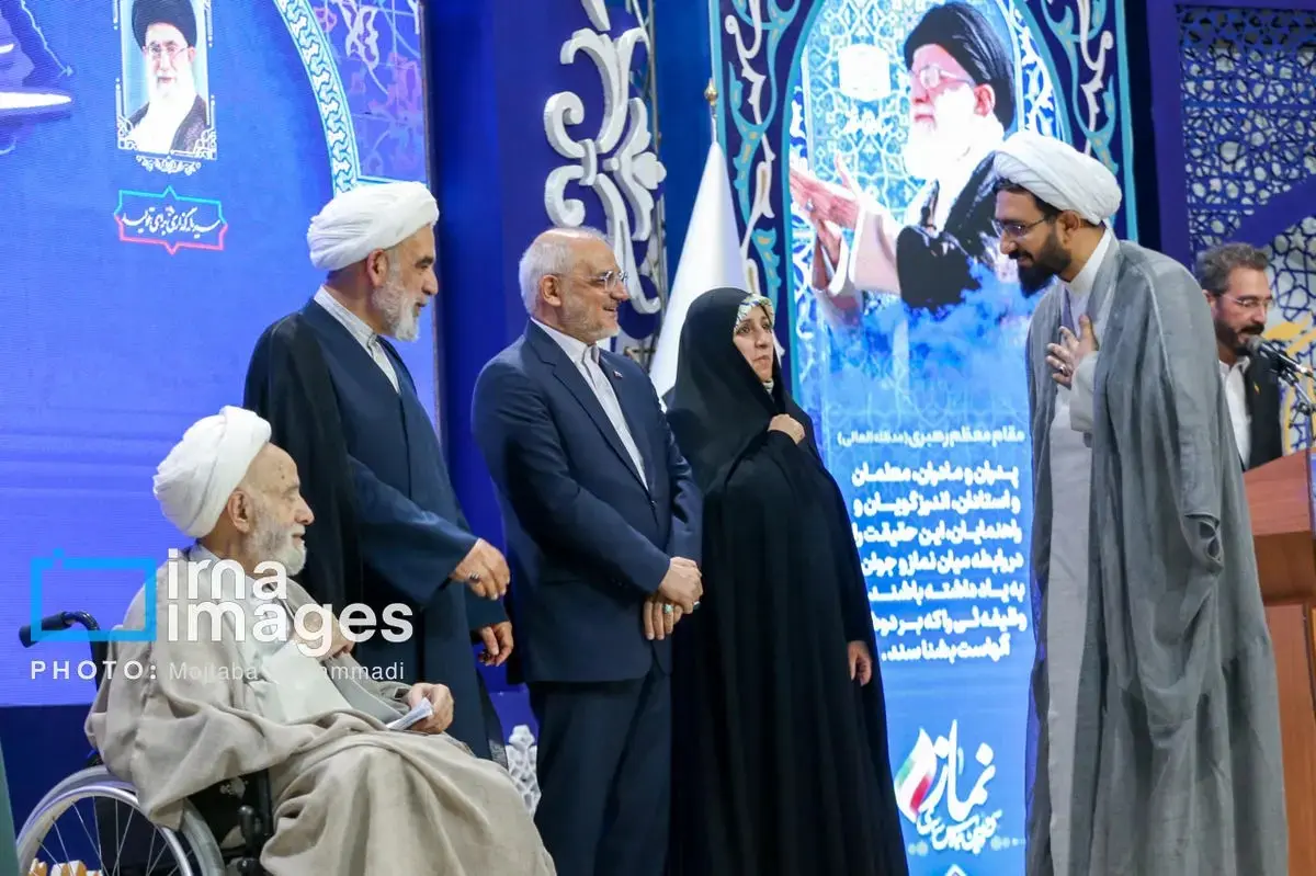 محسن قرائتی روی ویلچر نشست +عکس