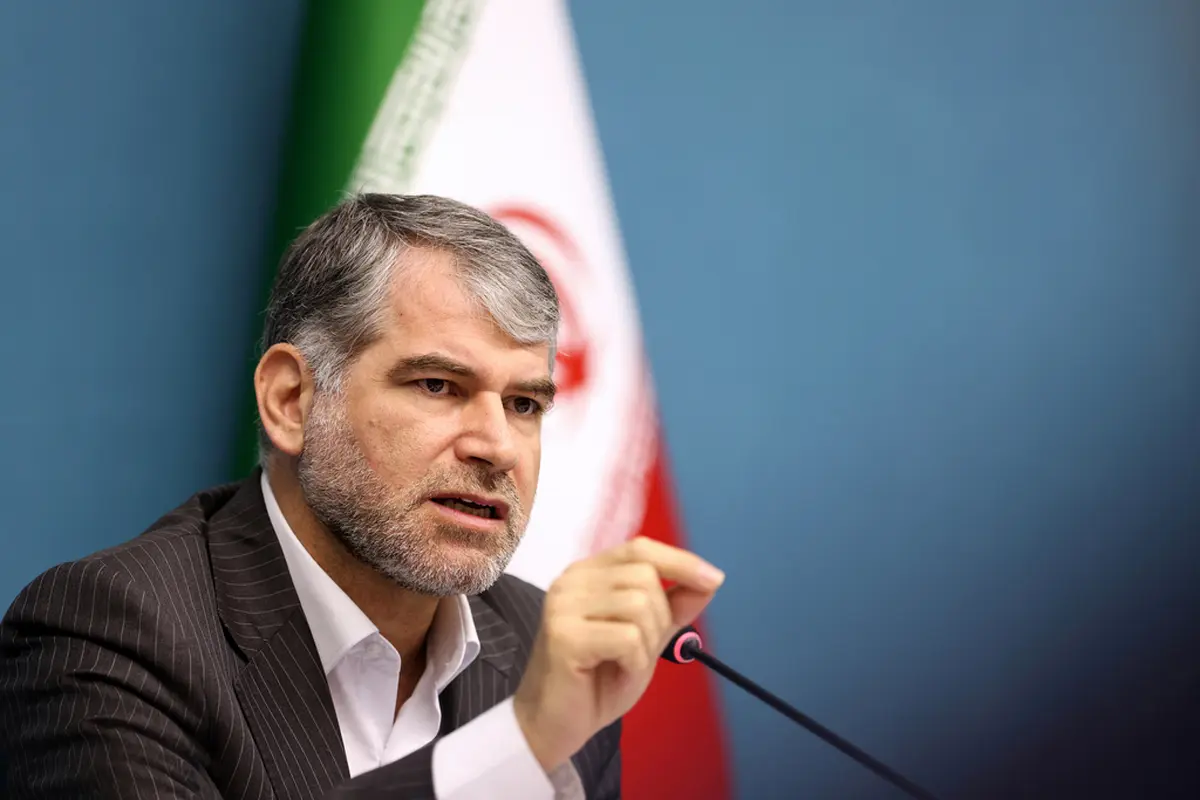 عکسی جنجالی از حضور ساداتی‌نژاد متهم پرونده چای دبش در جلسه با سعید جلیلی
