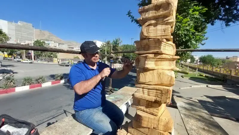 ویدیویی دیدنی از درختی خشک که توسط هنرمندان شیرازی جان دوباره گرفت