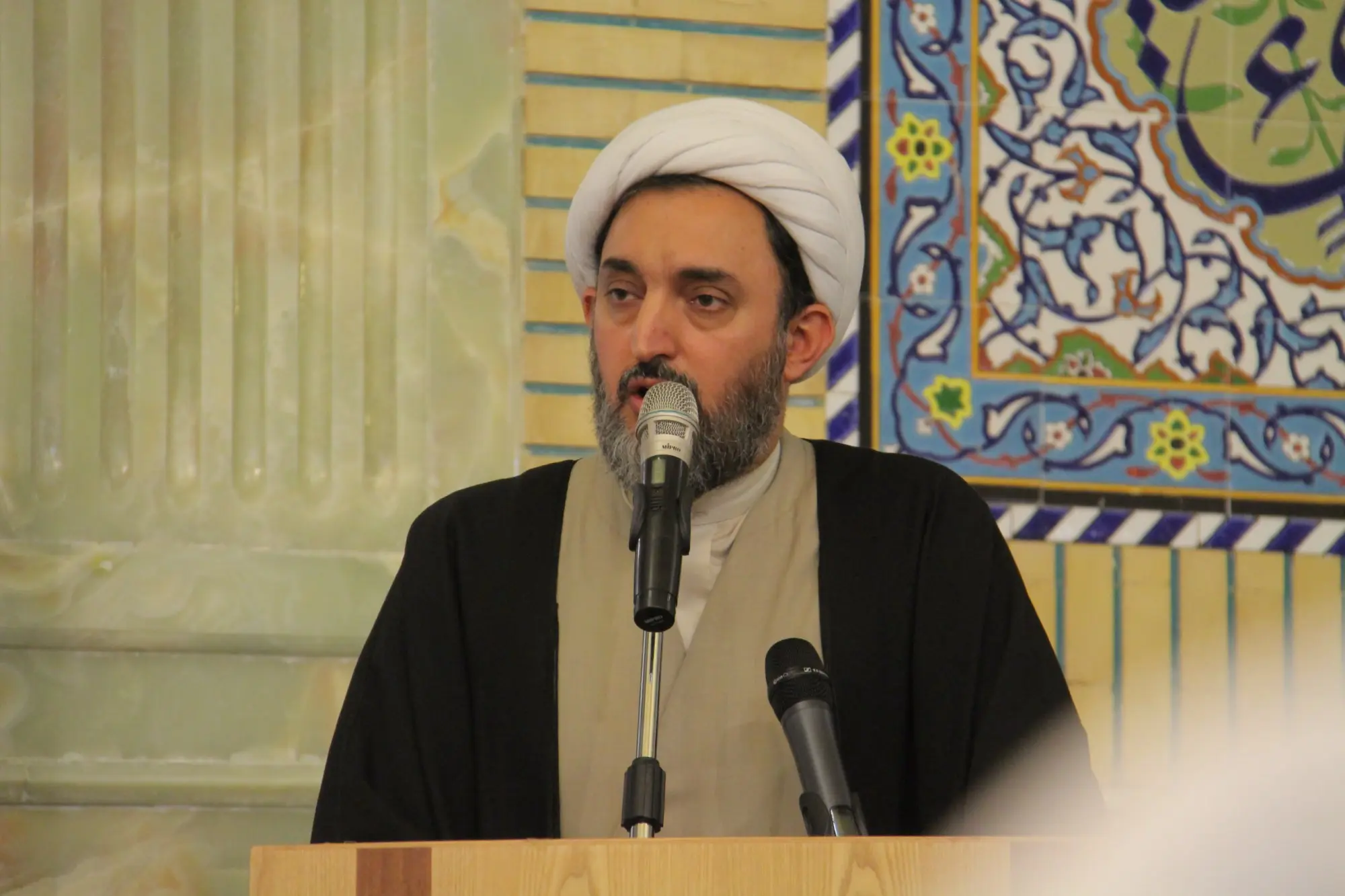 بکارگیری زنان بزک‌کرده در تبلیغات تلویزیون خلاف شرع است