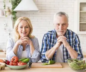 پنج خوراکی ممنوعه برای مردان بالای ۴۰ سال
