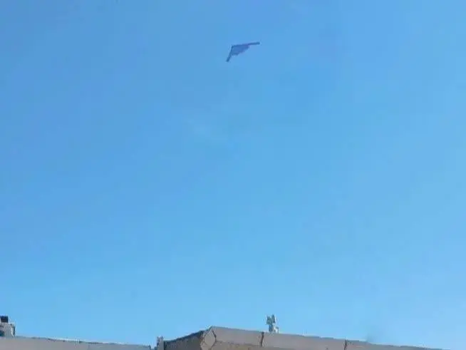 تصویر منتسب به بمب‌افکن بی-۲ در آسمان کرج

