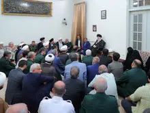رهبر انقلاب :حرکت مدافعان حرم ایران و منطقه را نجات داد

