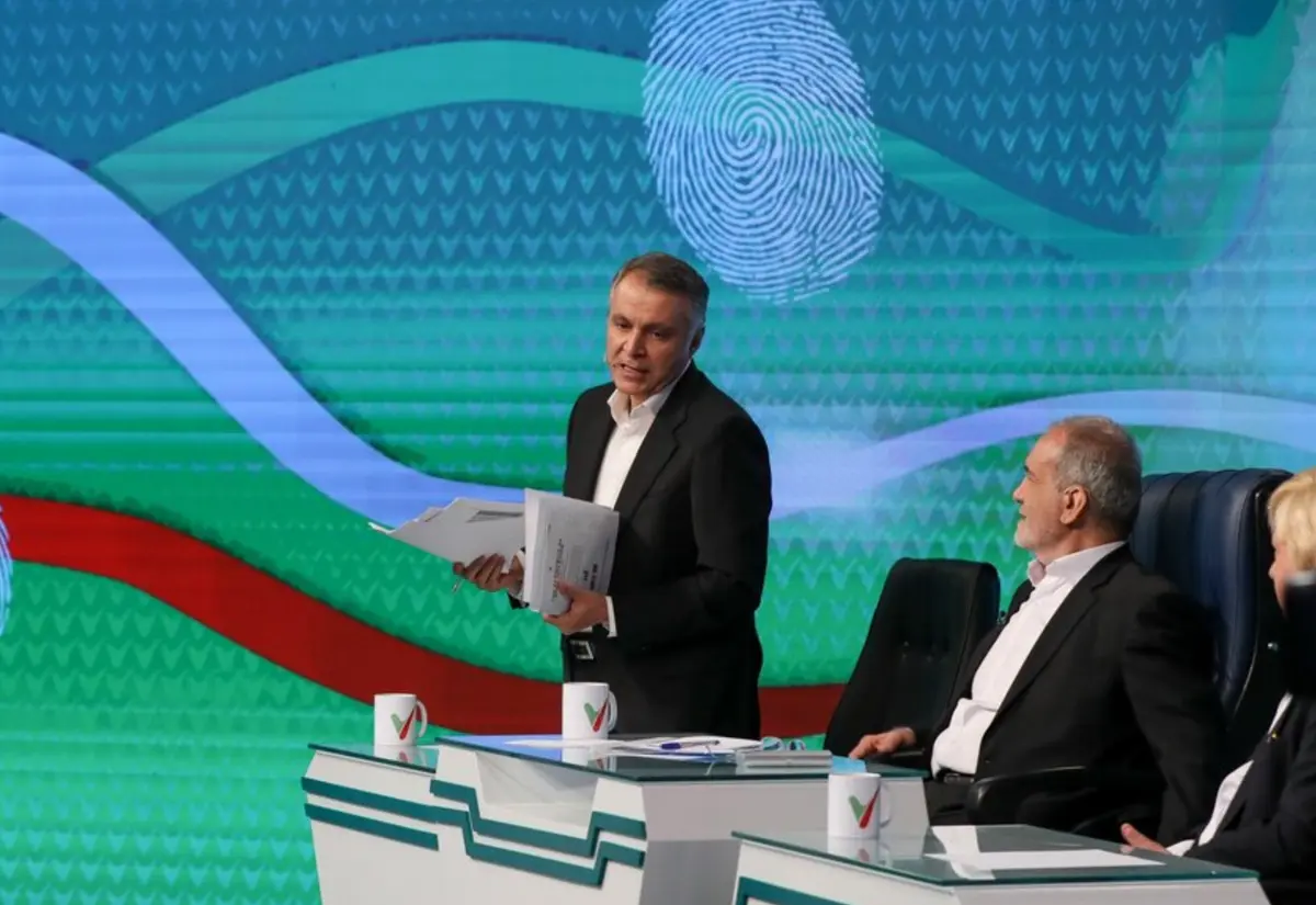 شکایت ستاد مسعود پزشکیان از برخورد مجری میزگرد فرهنگی با محمد فاضلی  / ویدئو 

