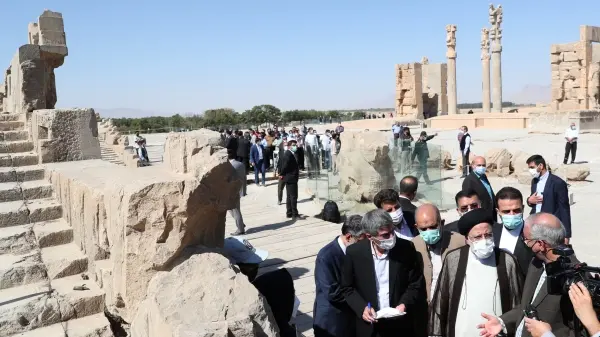 ببینید | بازدید رییس جمهور از تخت جمشید | تخت جمشید نشانه هنر والای ایرانیان است