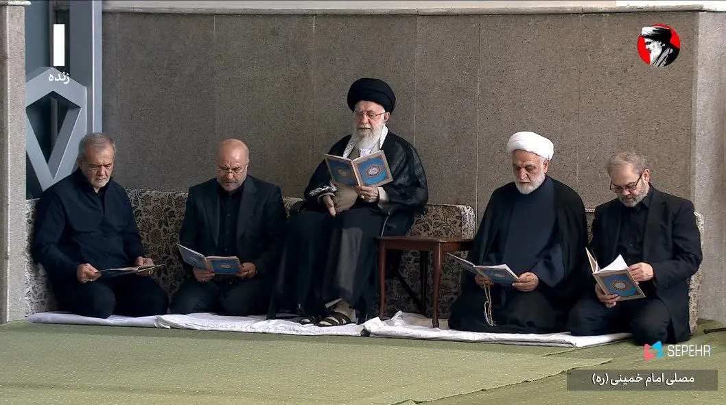 تصاویری از حضور رهبر انقلاب در مصلای تهران

