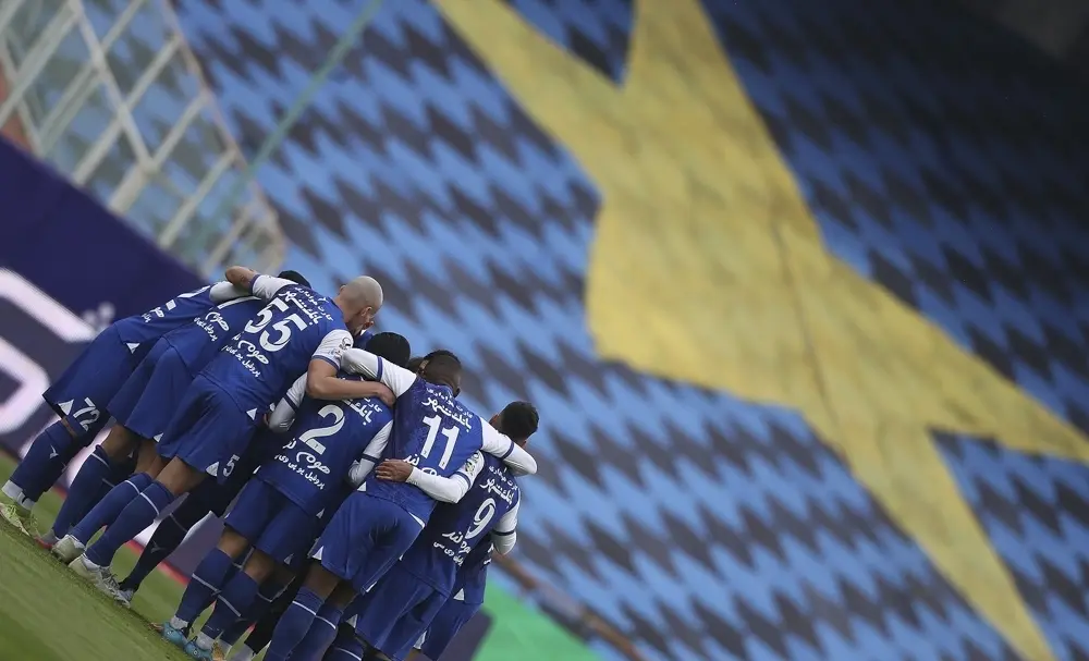 هوادار استقلال پاسخ این پرسپولیسی را داد: ساپینتو ماند! +عکس