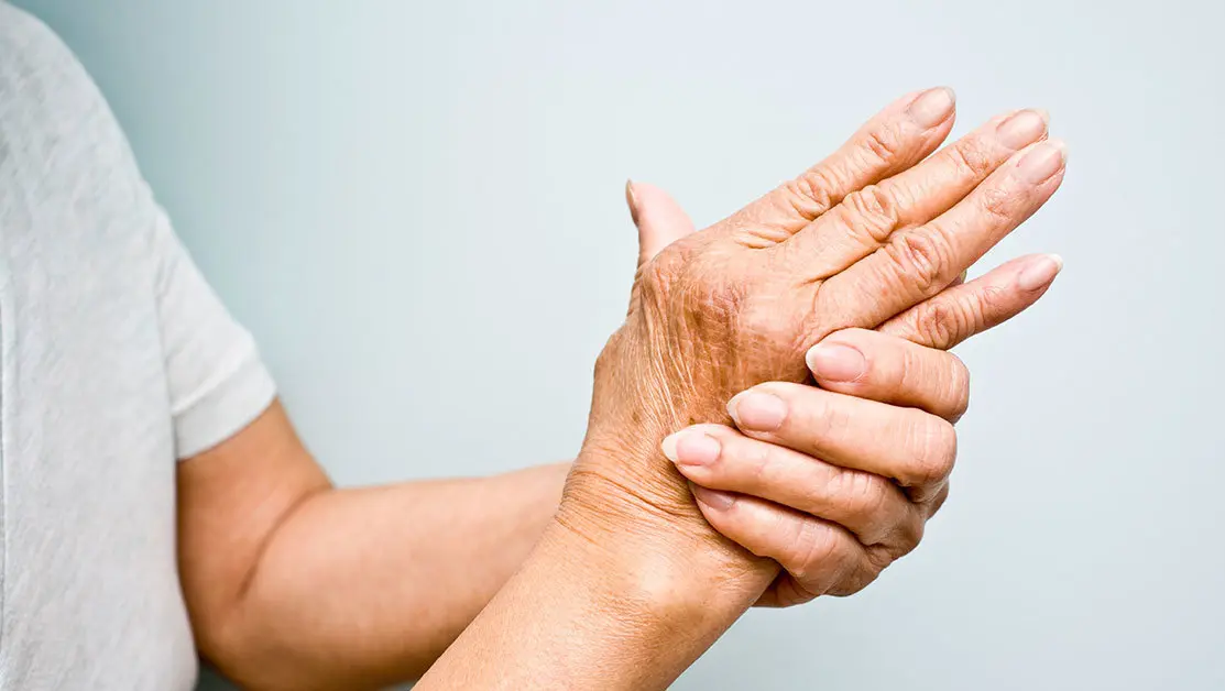 علایم بیماری‌ دردناکی که زنان بیشتر مبتلا می‌شوند