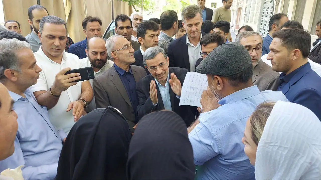 احمدی‌نژاد رسما وارد میدان انتخابات شد
