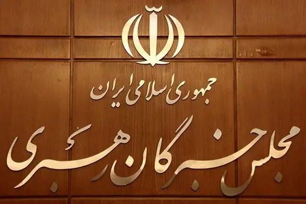 مخالفت آیت‌الله خامنه‌ای با بررسی پرونده فرزندش برای رهبری آینده
