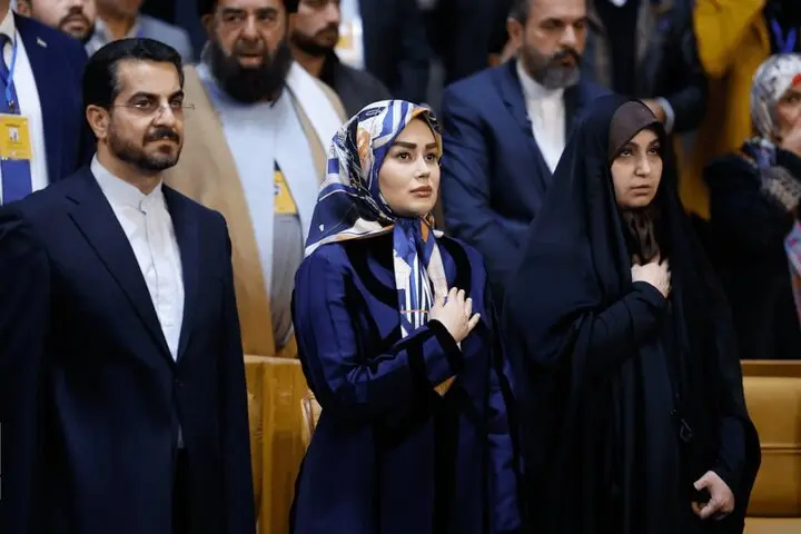 تصاویر جدید از آرزو احمدوند همسر سیدعباس عراقچی با حجابی متفاوت 