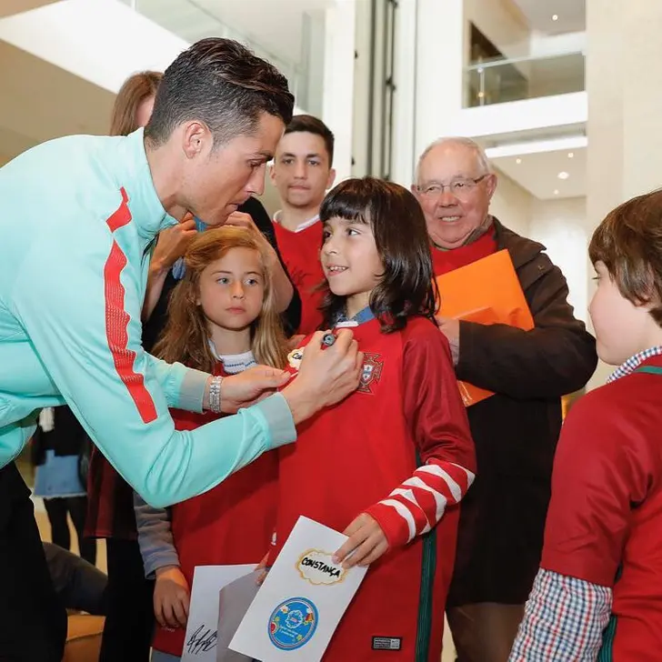حرکت تاریخی رونالدو پس از زلزله مراکش/ هتلهای CR7 سرویس رایگان شد