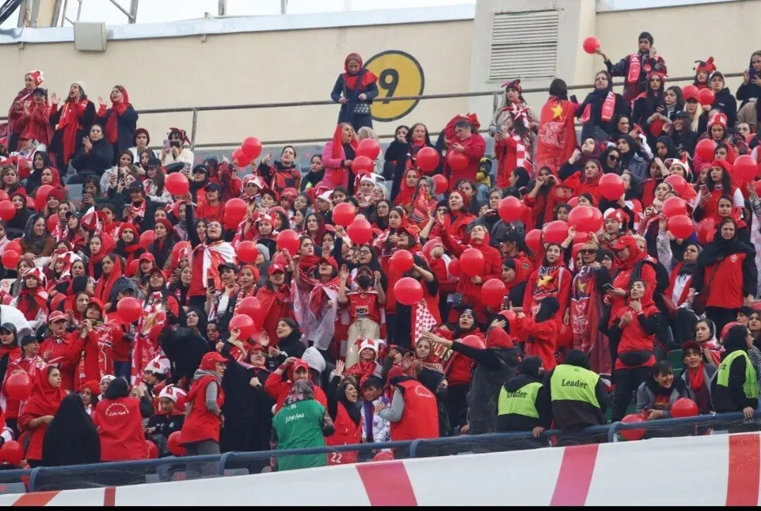 واکنش جالب یحیی گل محمدی به شعار زنان پرسپولیسی + عکس

