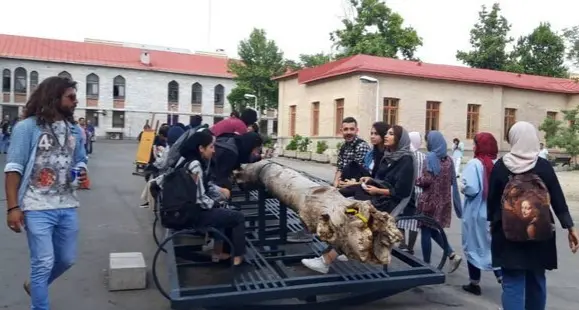 اثر ۱۳ متری ۲۰۰۰ کیلو گرمی دانشگاه هنر را بردند/ برای جلوگیری از شادی دانشجویان