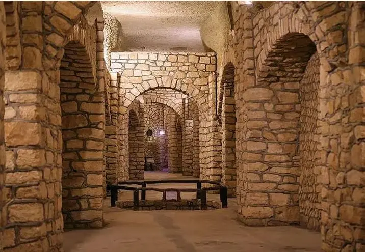 اهالی این روستای ایران زیر زمین زندگی می‌ کردند + عکس